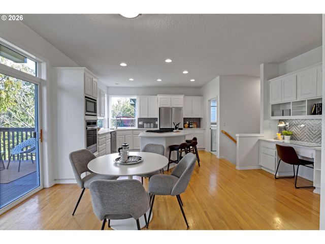 9719 Nw FLEISCHNER St, Portland, OR 97229