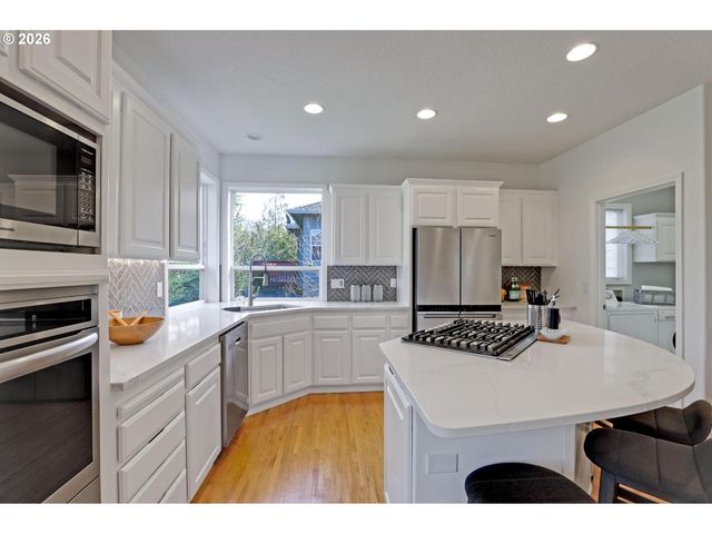 9719 Nw FLEISCHNER St, Portland, OR 97229