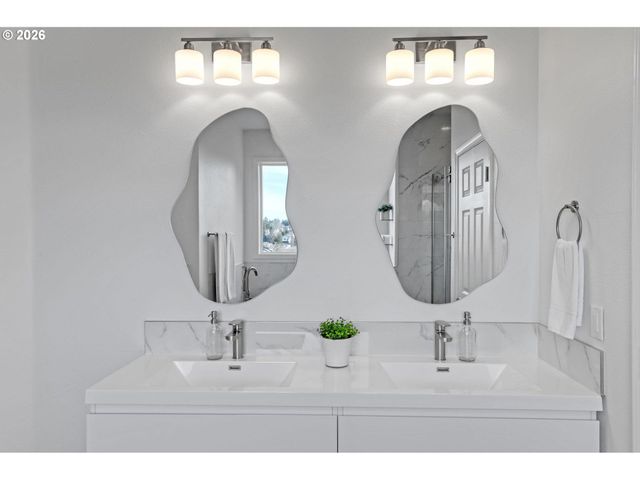 9719 Nw FLEISCHNER St, Portland, OR 97229