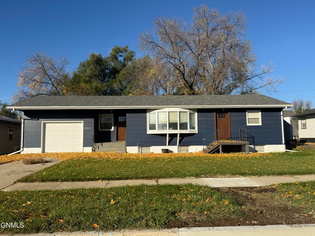 509 3rd Street NE, Watford City, ND 58854 property photo