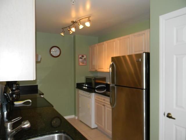 2080 Greenview Shores Boulevard 402, Wellington, FL 33414