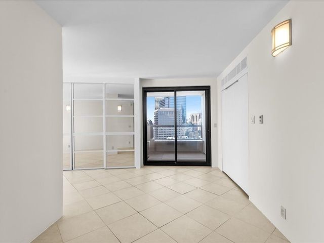 65 E India Row 25G, Boston, MA 02110