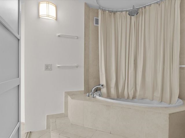 65 E India Row 25G, Boston, MA 02110