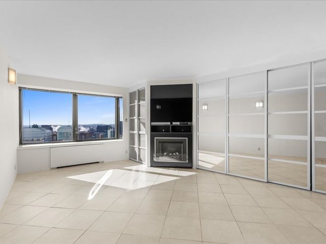 65 E India Row 25G, Boston, MA 02110