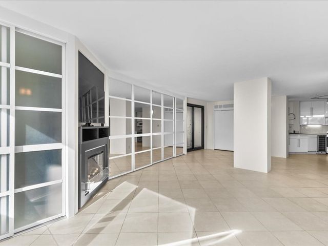 65 E India Row 25G, Boston, MA 02110