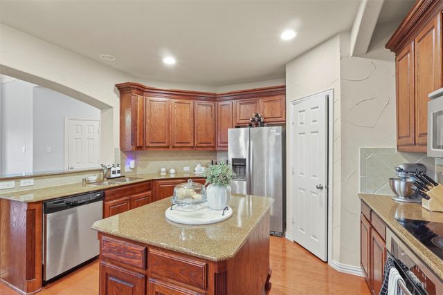 1056 Kaylie Street, Grand Prairie, TX 75052