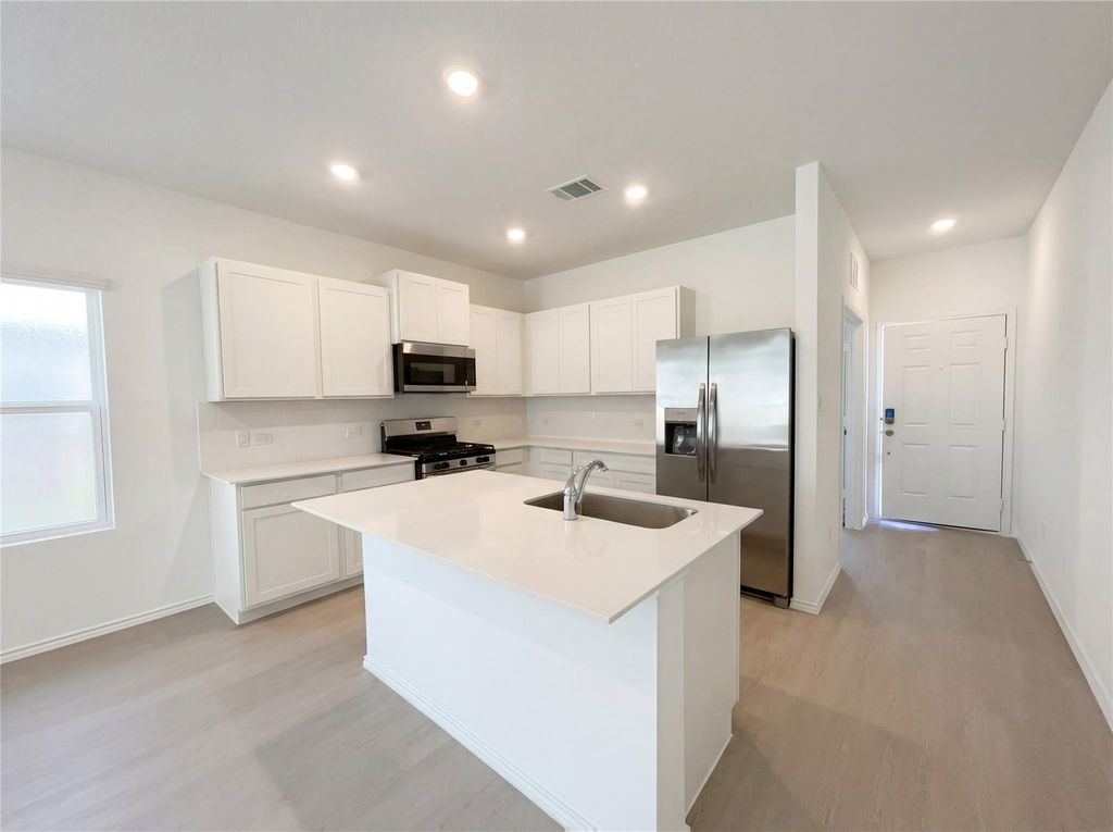 177 Cibolo Creek LOOP, Bastrop, TX 78602