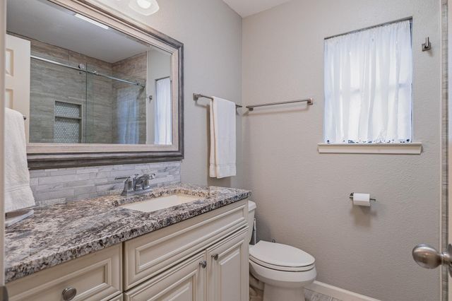 206 E Pheasant RD, Highland Haven, TX 78654