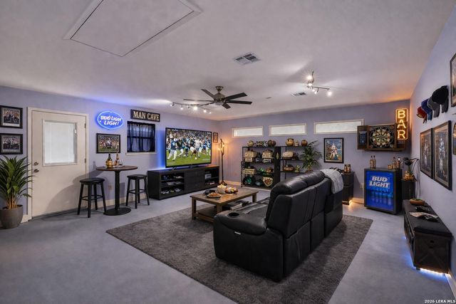 206 E Pheasant RD, Highland Haven, TX 78654