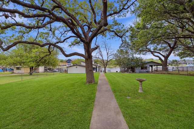 206 E Pheasant RD, Highland Haven, TX 78654