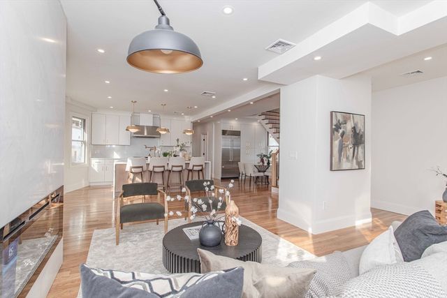 123 Mt Vernon Street 1, Newton, MA 02465