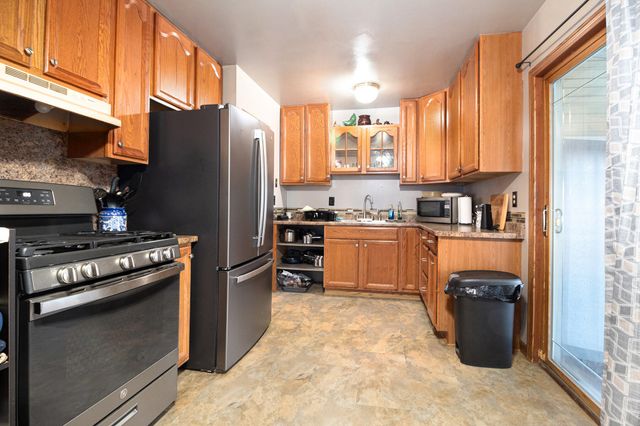 2329 Brooktree Court, Ypsilanti, MI 48198