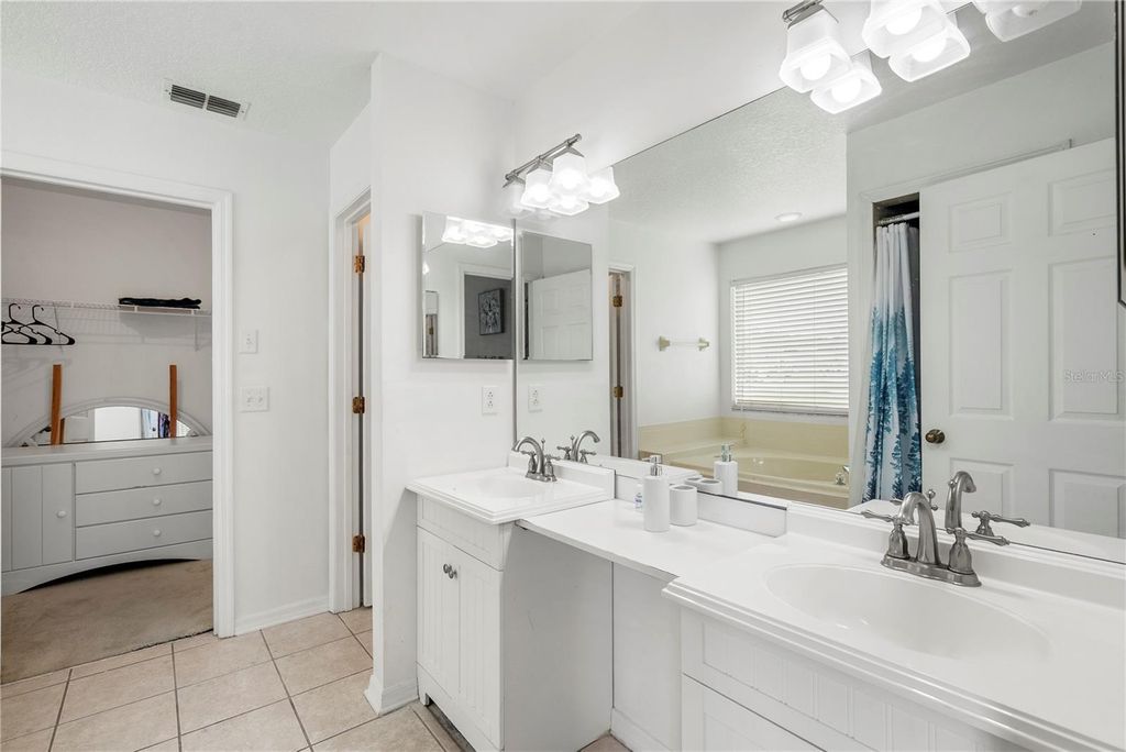 Image 36 of property listing at 2233 ARDON AVENUE, Orlando, FL 32833