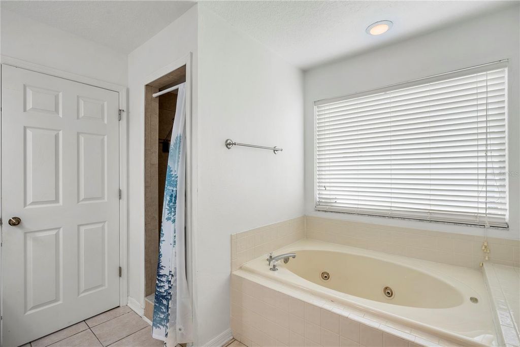 Image 38 of property listing at 2233 ARDON AVENUE, Orlando, FL 32833