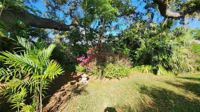 3037 CREST DRIVE, Clearwater, FL 33759