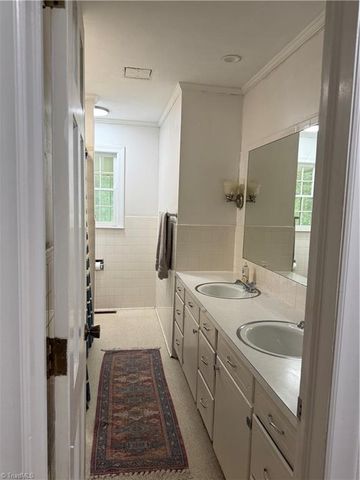 125 James Street, Elkin, NC 28621