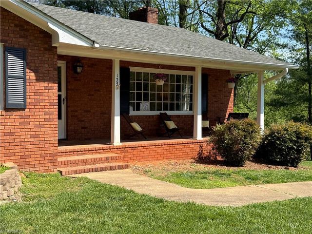 125 James Street, Elkin, NC 28621