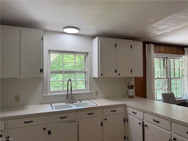 125 James Street, Elkin, NC 28621