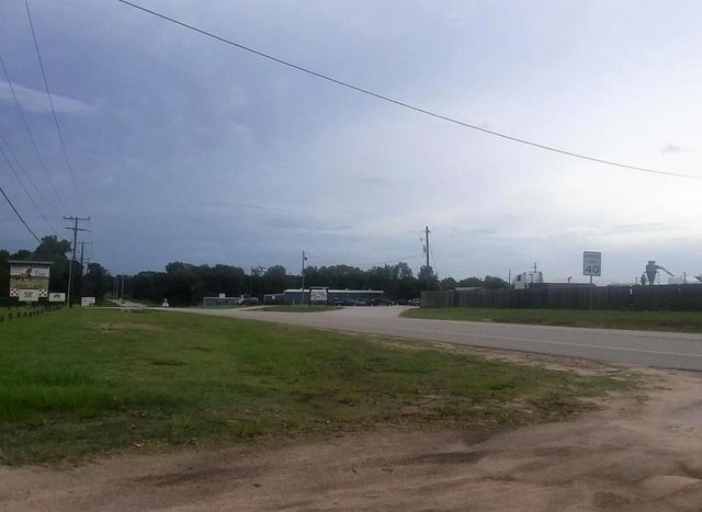 613, 615 & 617 N Highway 75, Willis, TX 77378