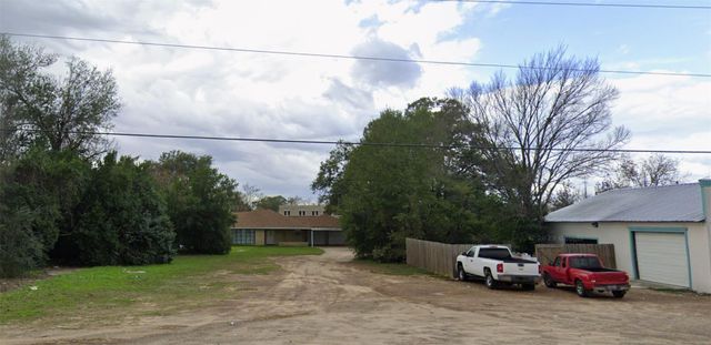 613, 615 & 617 N Highway 75, Willis, TX 77378