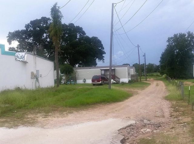 613, 615 & 617 N Highway 75, Willis, TX 77378