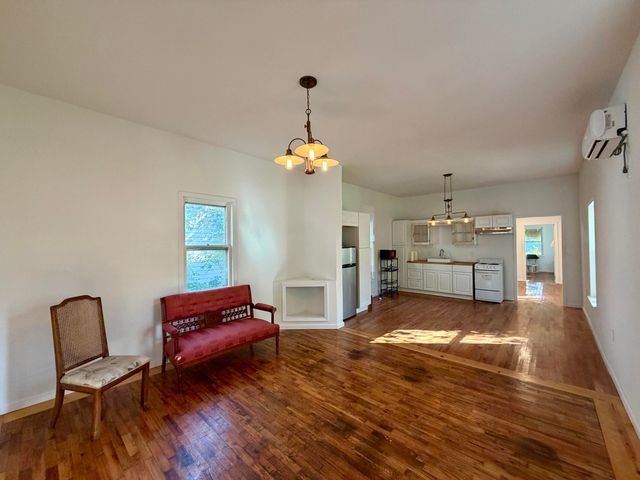 811 S Connor Avenue, Joplin, MO 64801