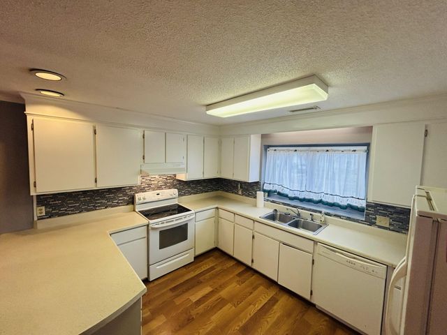 4 Thomas Walter Circle, Santee, SC 29142