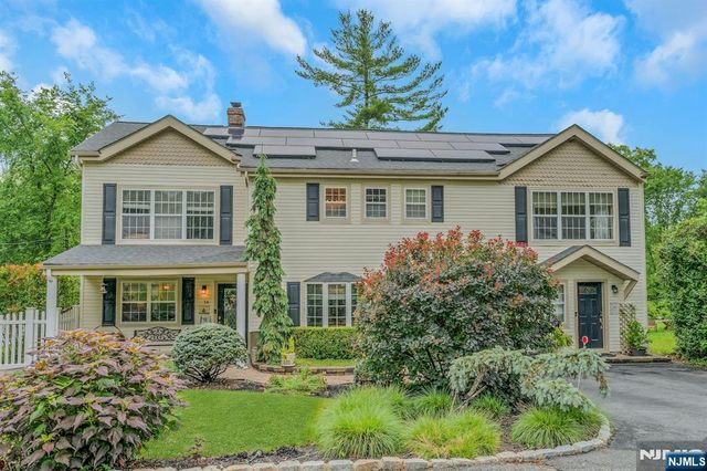 16 Shephard Road, West Milford, NJ 07421