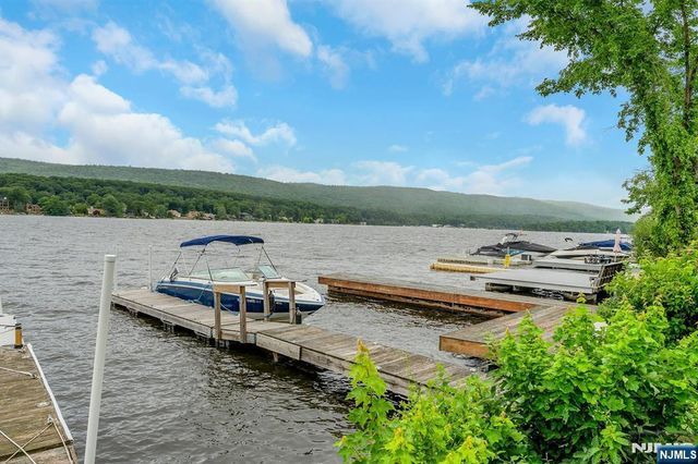 16 Shephard Road, West Milford, NJ 07421