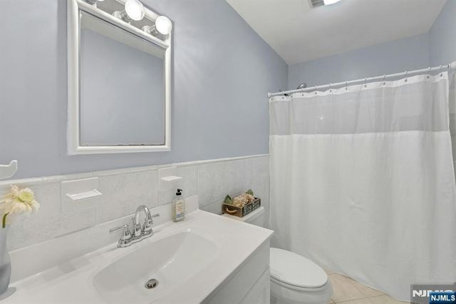 16 Shephard Road, West Milford, NJ 07421