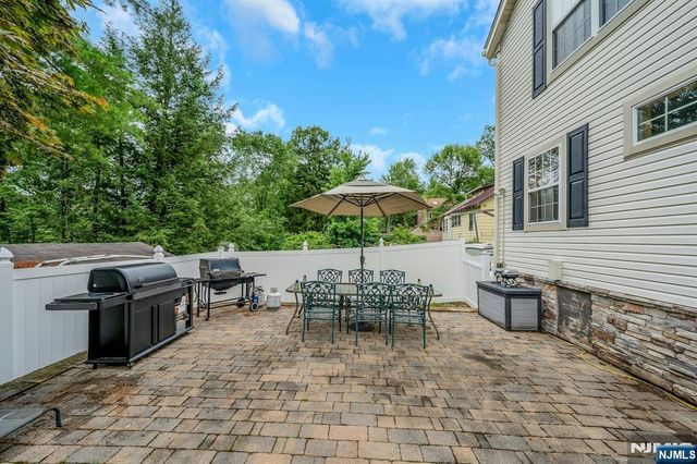 16 Shephard Road, West Milford, NJ 07421