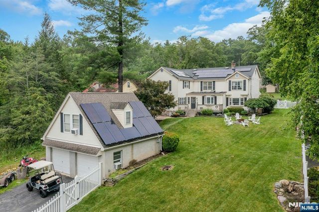 16 Shephard Road, West Milford, NJ 07421