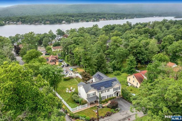 16 Shephard Road, West Milford, NJ 07421