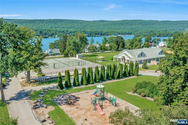 16 Shephard Road, West Milford, NJ 07421