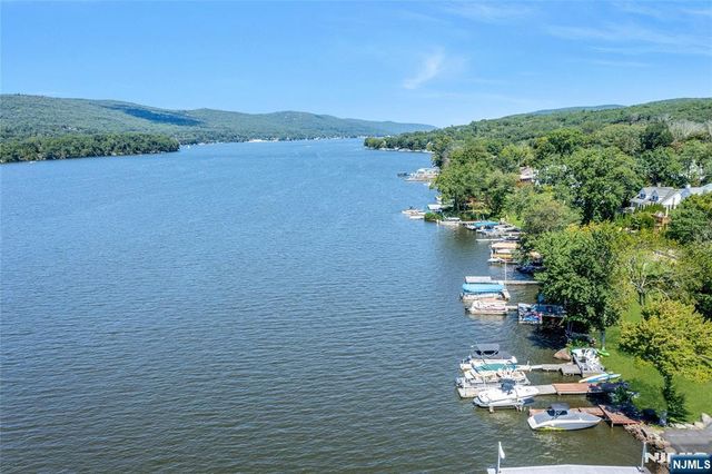 16 Shephard Road, West Milford, NJ 07421