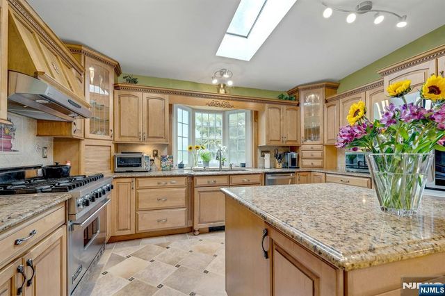 16 Shephard Road, West Milford, NJ 07421