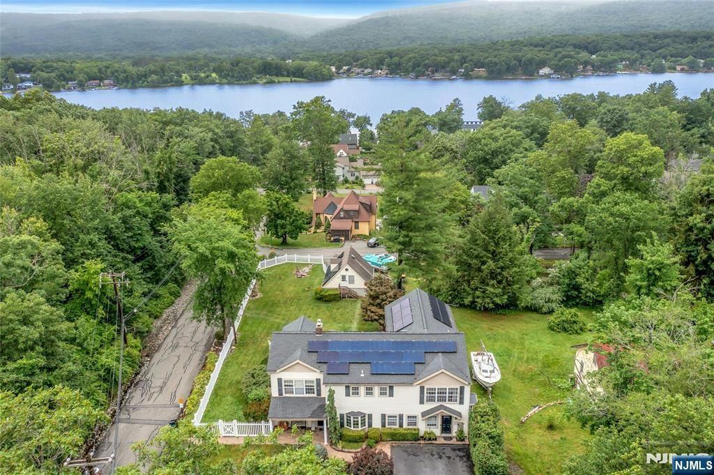 16 Shephard Road, West Milford, NJ 07421