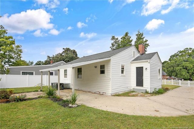 128 W Circle Court, Fayetteville, NC 28301