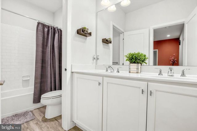 604 MCNAIR DR, Warrington, PA 18976