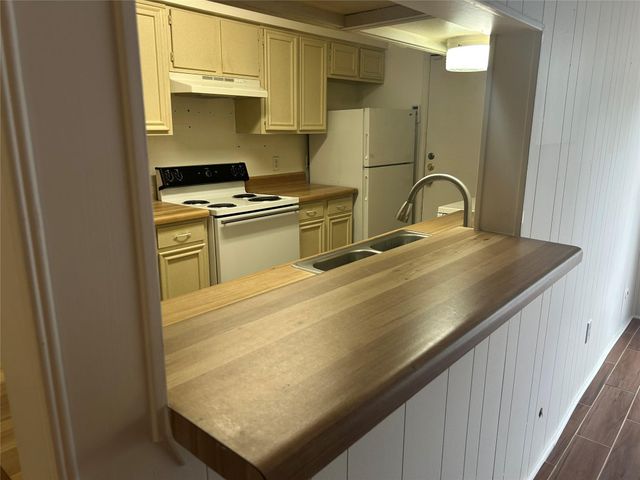 13190 Trail Hollow Drive 3190, Houston, TX 77079