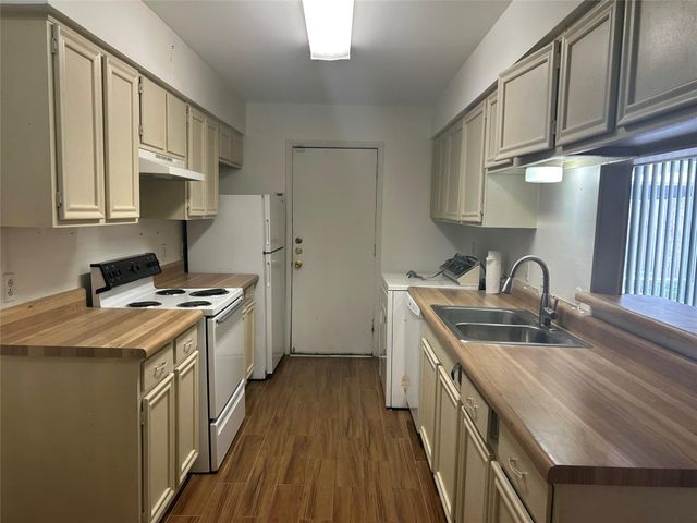 13190 Trail Hollow Drive 3190, Houston, TX 77079