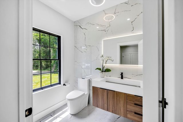 2 Buttercup Lane, Yarmouth, MA 02664