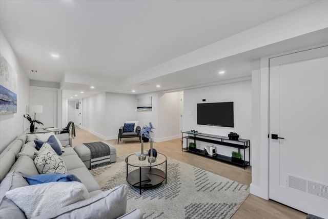 2 Buttercup Lane, Yarmouth, MA 02664