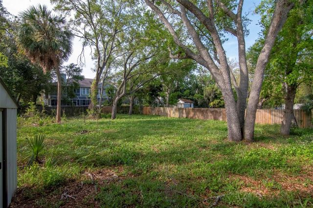 2826 W SHELTON AVENUE, Tampa, FL 33611