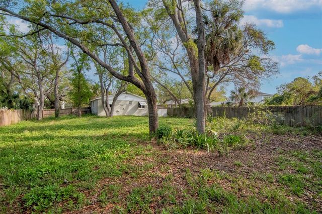 2826 W SHELTON AVENUE, Tampa, FL 33611