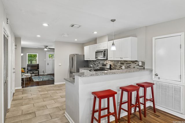 250 Benita, San Antonio, TX 78210