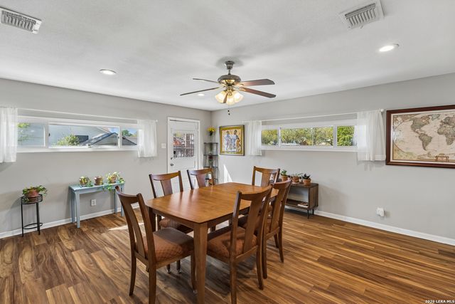 250 Benita, San Antonio, TX 78210