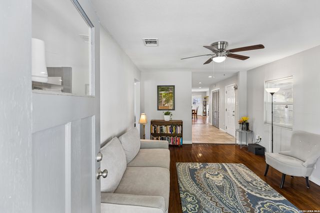 250 Benita, San Antonio, TX 78210