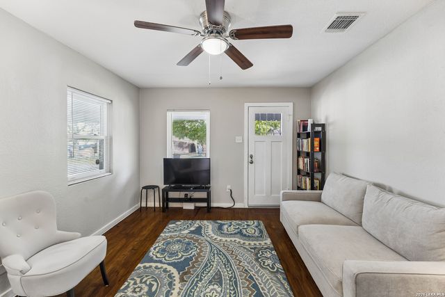 250 Benita, San Antonio, TX 78210