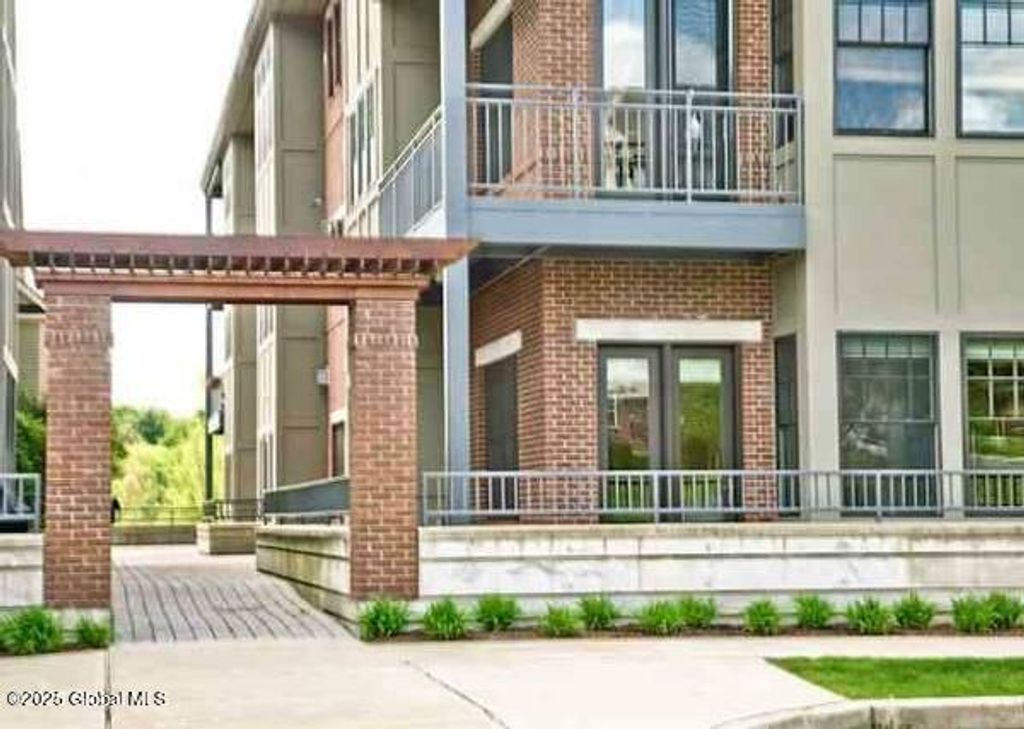 30 Whistler Court UNIT 125, Saratoga Springs, NY 12866